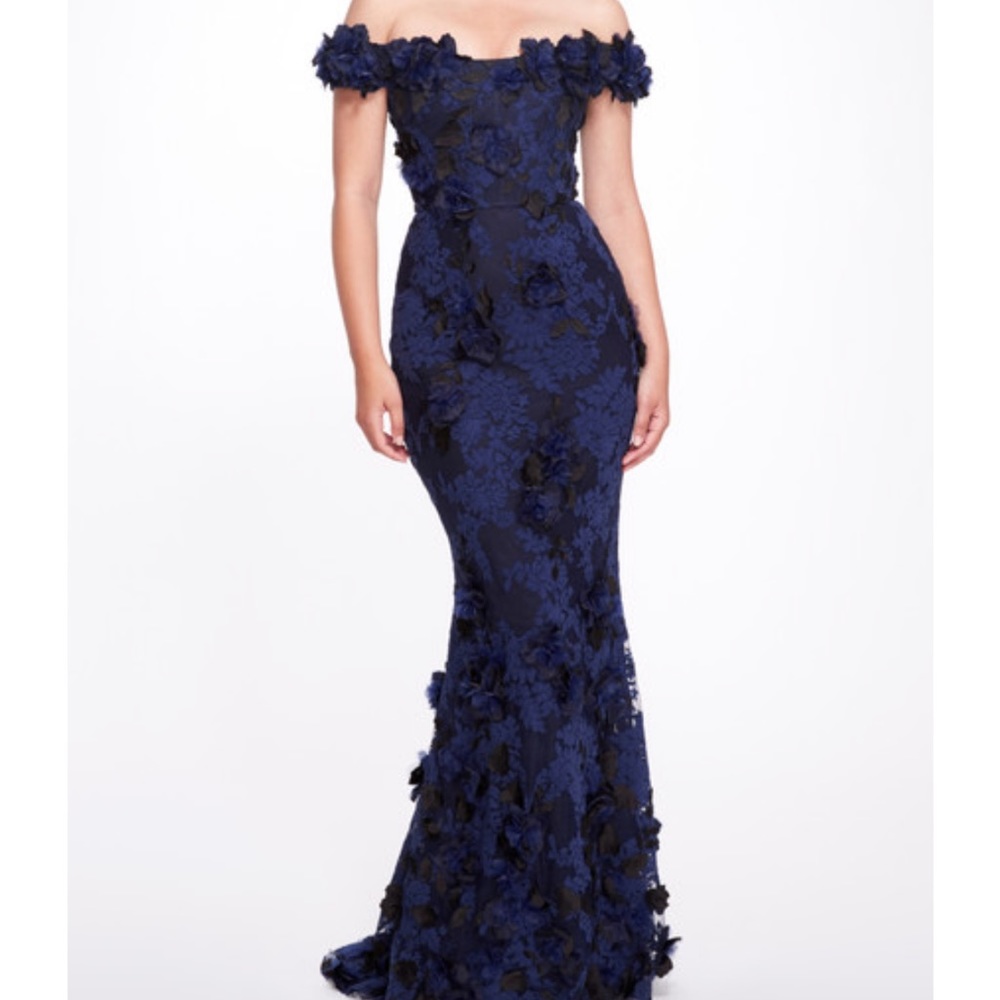 Marchesa
Floral-Appliquéd Lace Off-The-Shoulder Gown